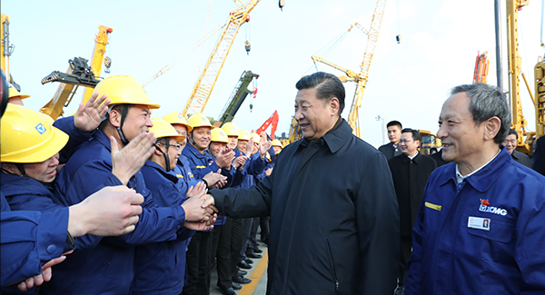 O Presidente Xi Jinping visitou a XCMG em 12 de dezembro 